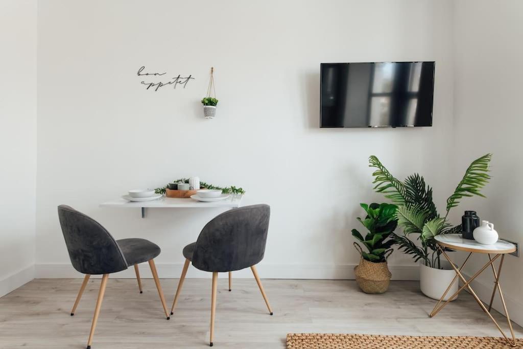 Modern 2 Bedroom Flat In Ilford, London 外观 照片