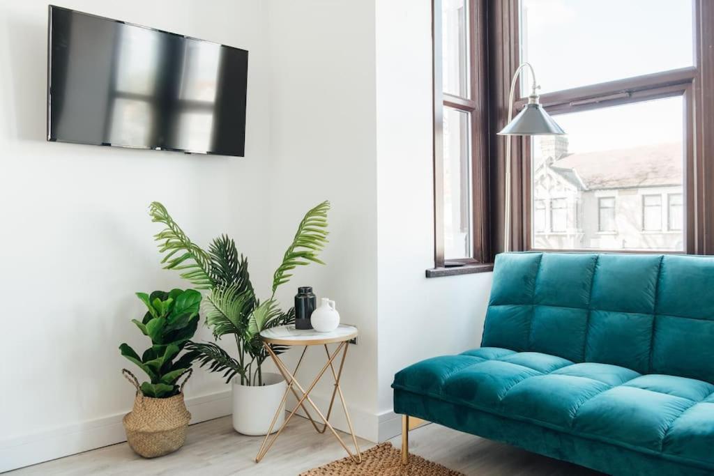 Modern 2 Bedroom Flat In Ilford, London 外观 照片